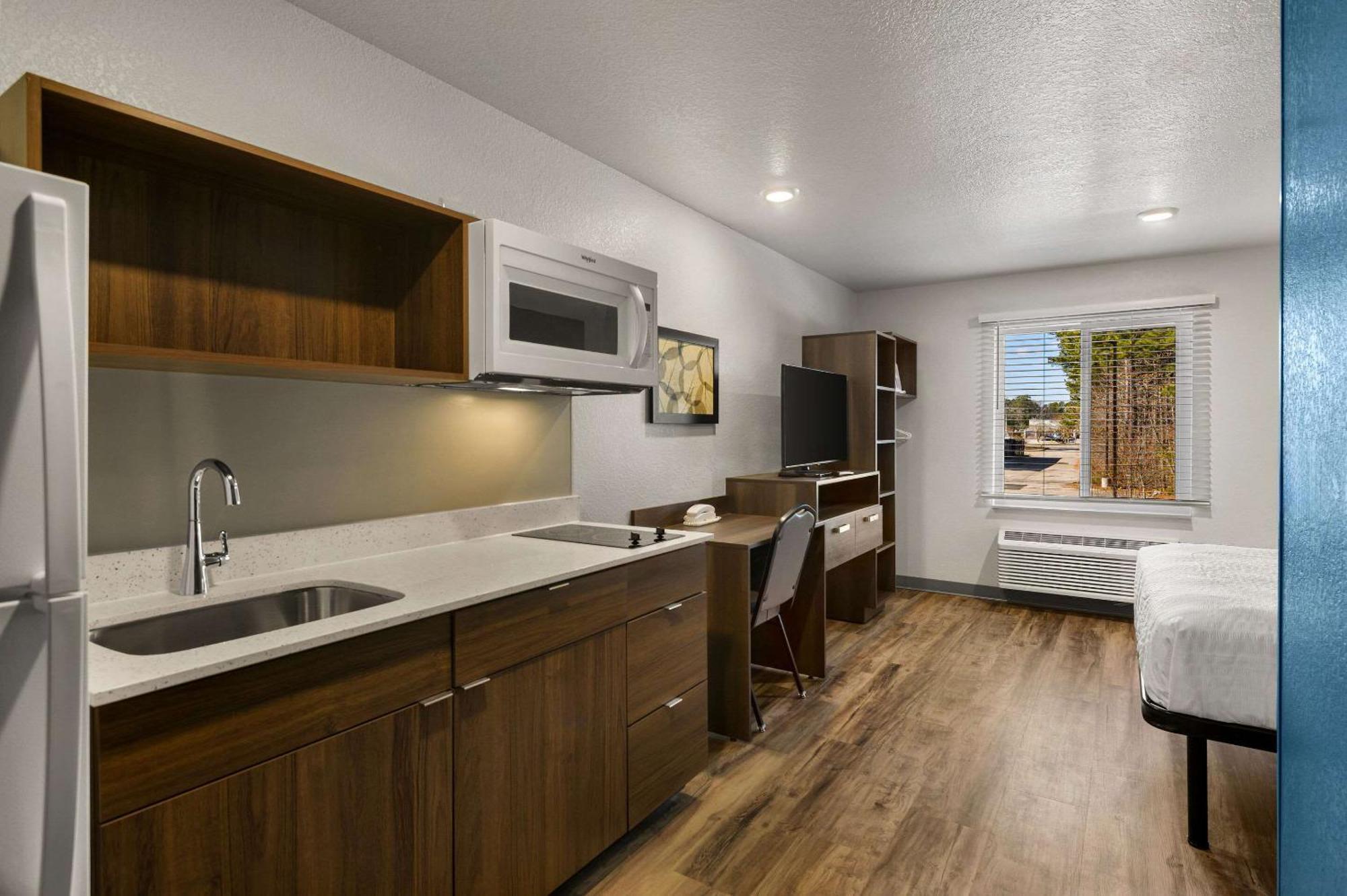 Woodspring Suites Yorktown Newport News Exteriör bild